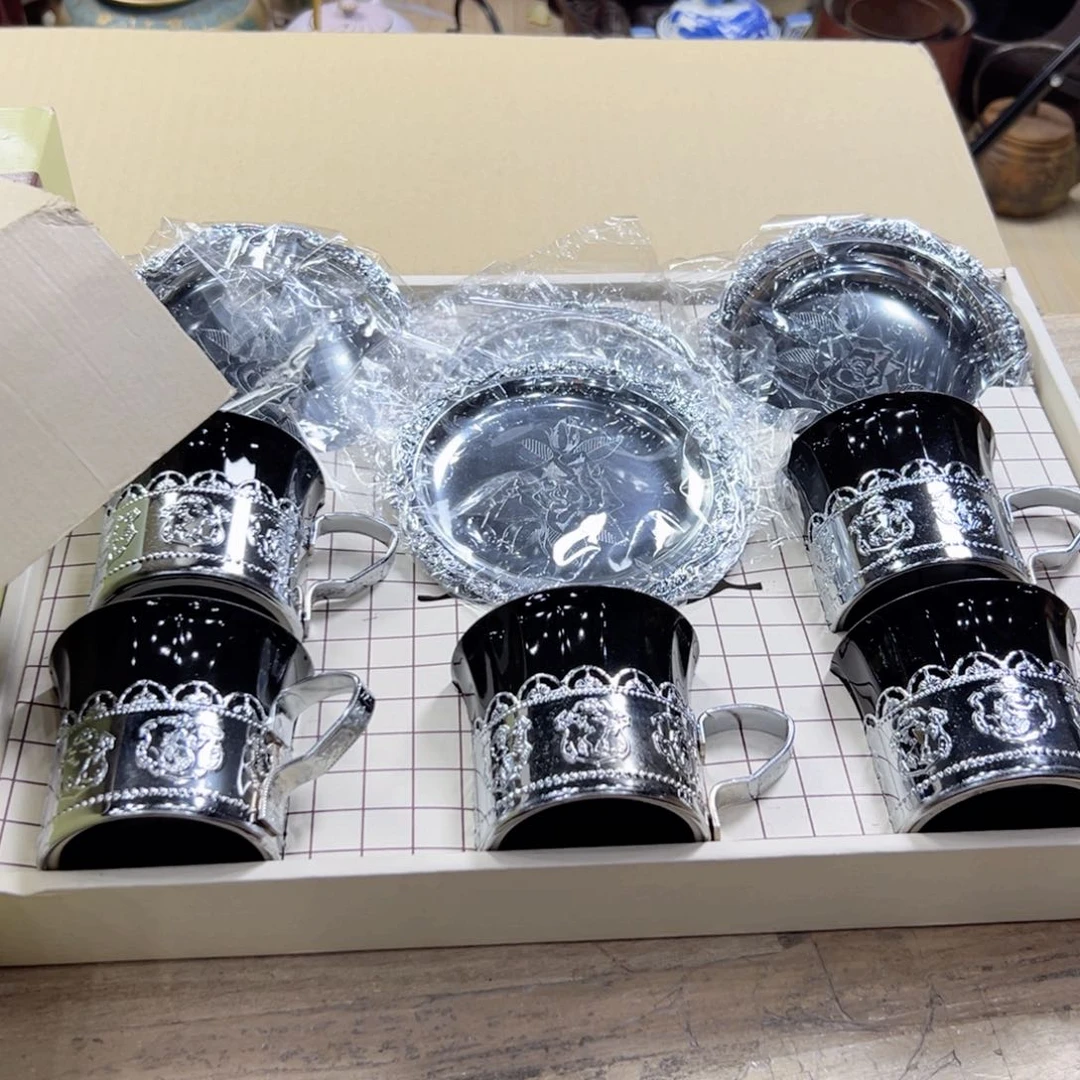 瓷片陶瓷和金属表面涂满