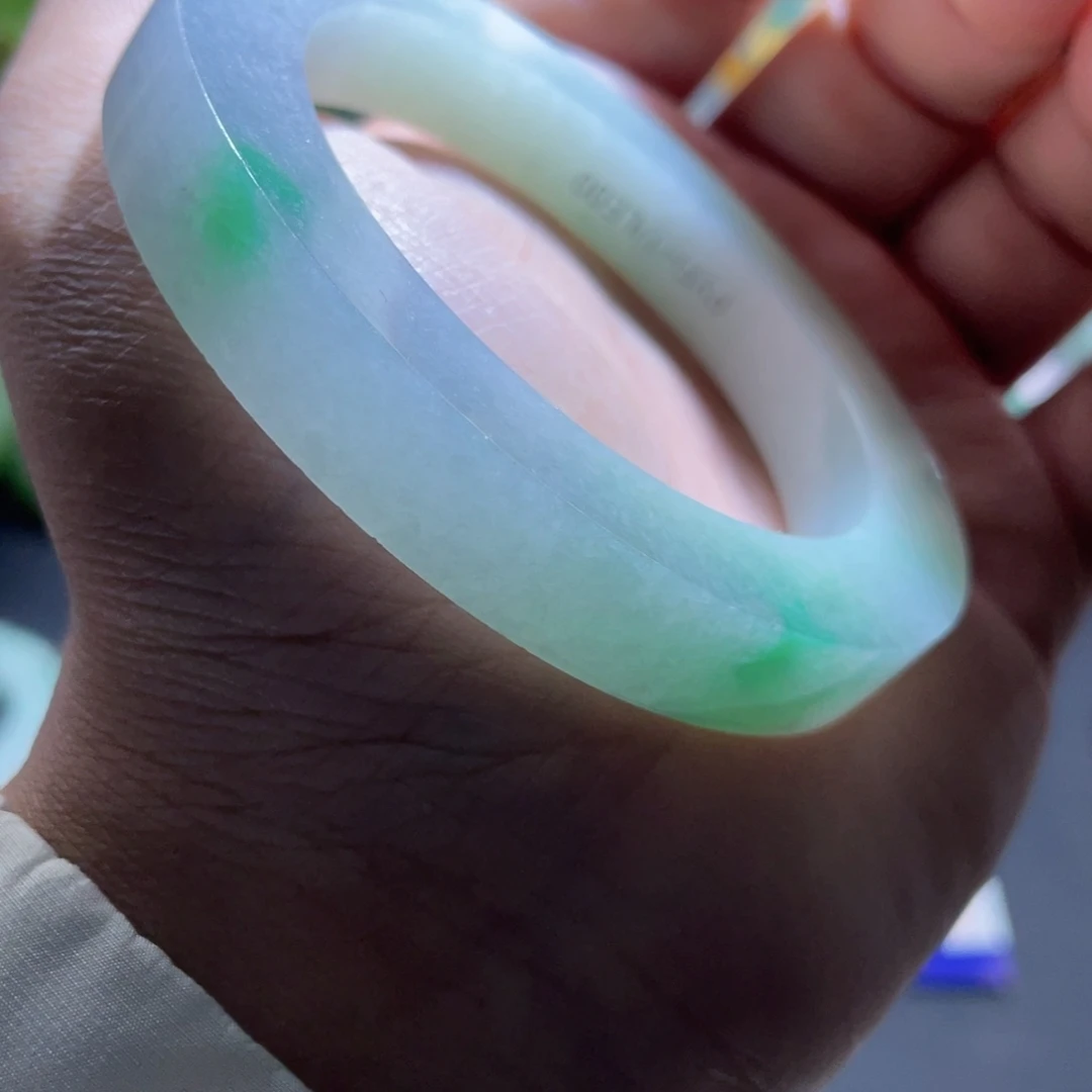 古***子定制翡翠未镶嵌翡翠