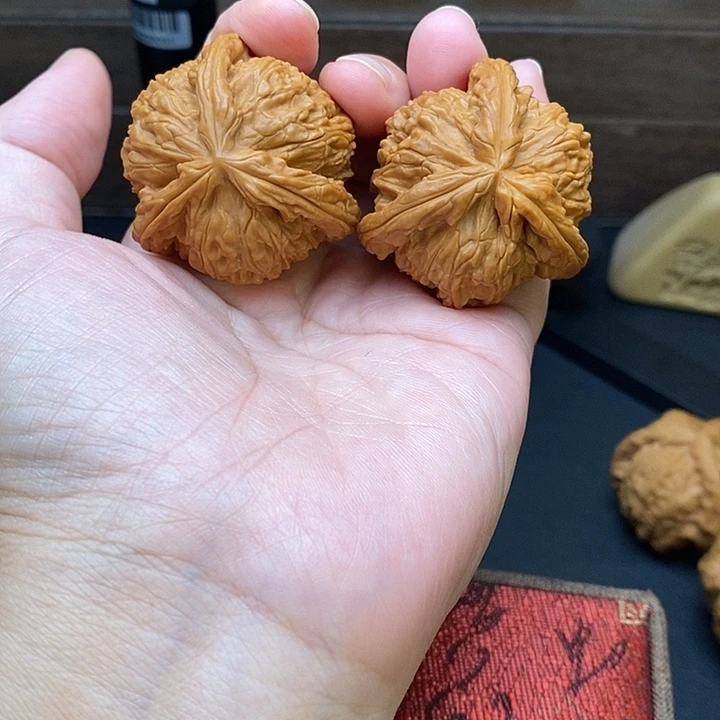 逍***天把件文玩核桃白奔