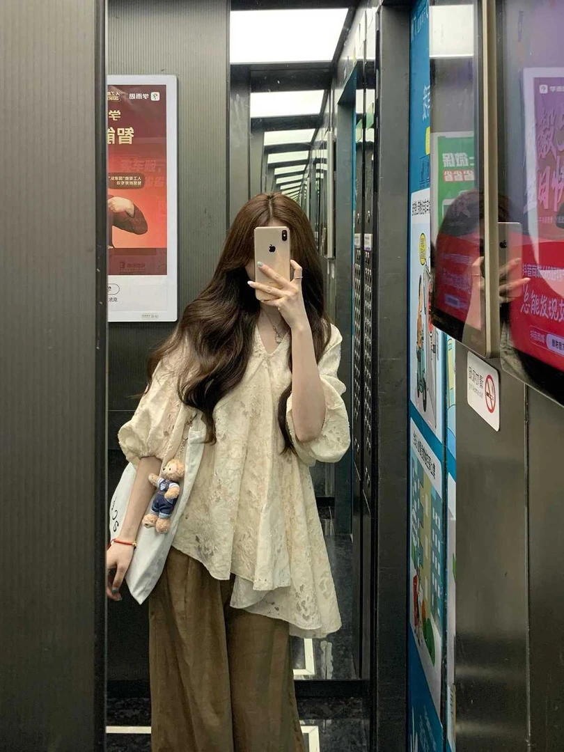 大码胖mm提花镂空设计感短袖v领衬衫夏季新款宽松高级感气质上衣