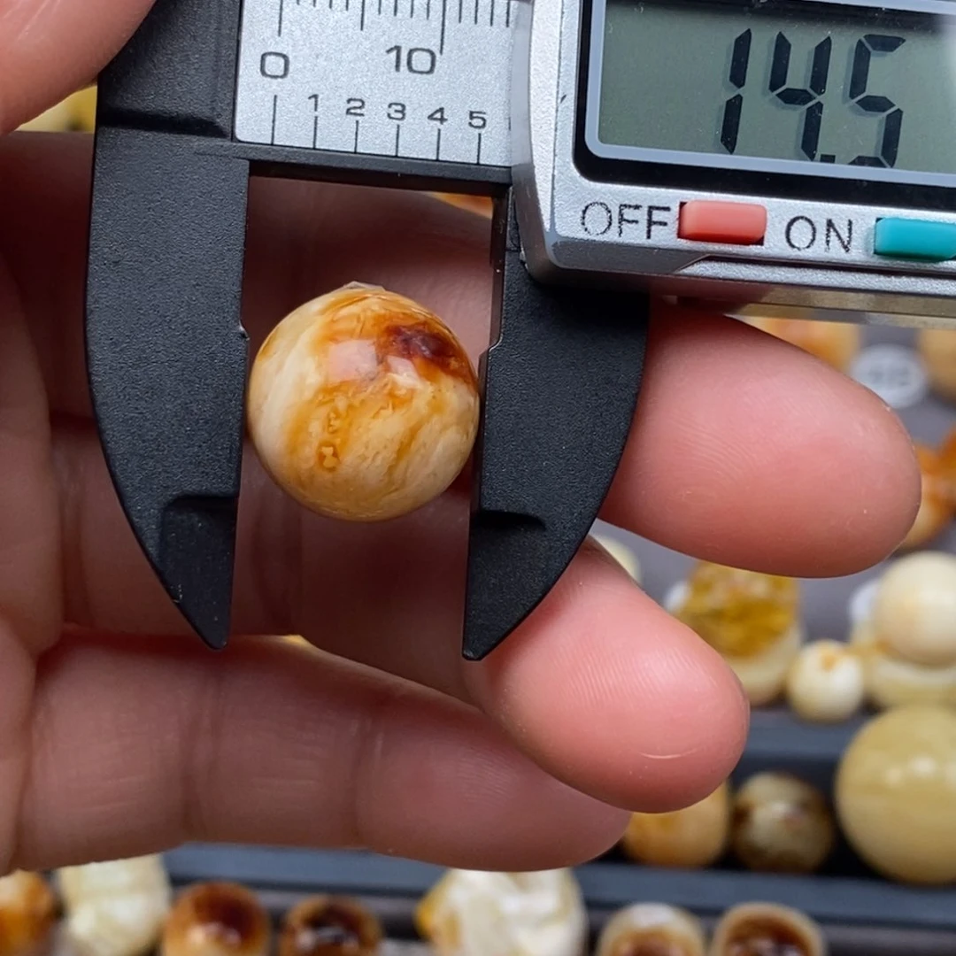 蜜蜡珠宝奇石未镶嵌