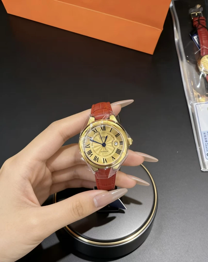 唯爱~光面气球款女士黄金腕表（石英机芯0.1克）