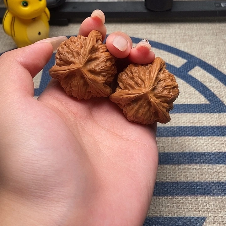 文玩核桃吊坠y*y宫灯正奔