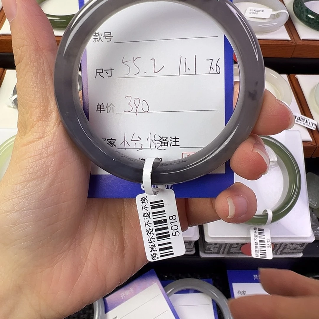 怡***怡和田玉未镶嵌手镯