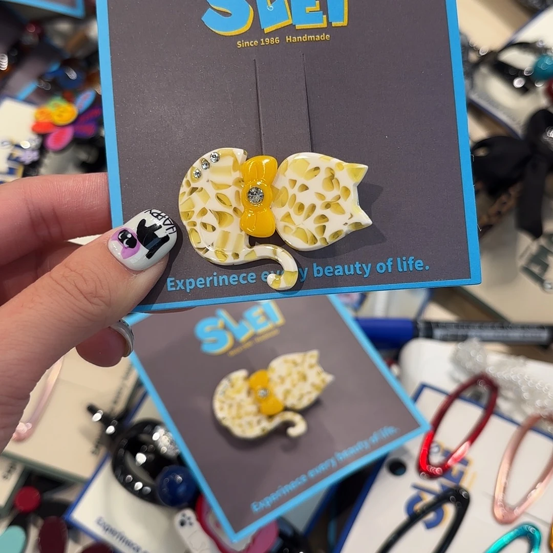 皮质铁合金黄色猫