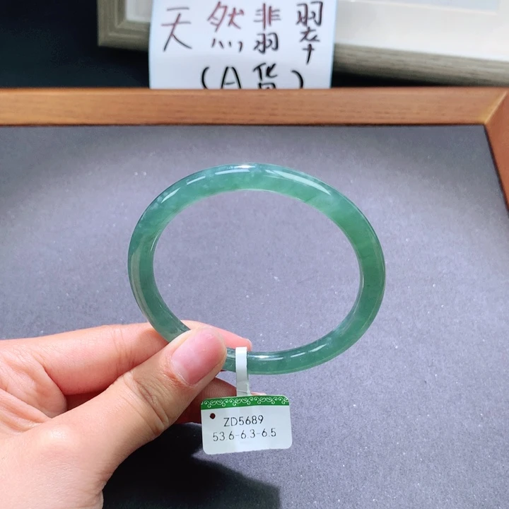 翡翠手镯未镶嵌天然翡翠叮当镯美人镯