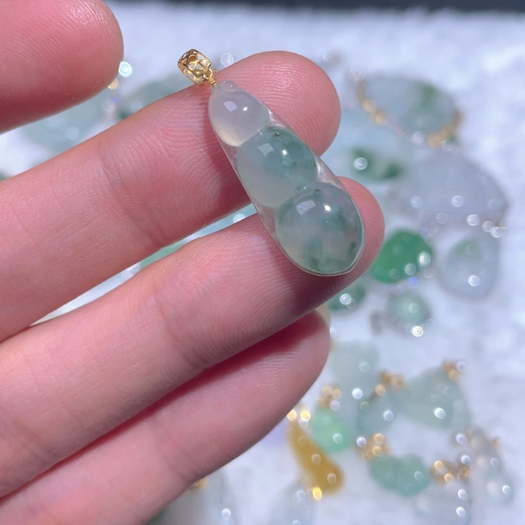 翡翠18K金镶嵌颈饰翡翠