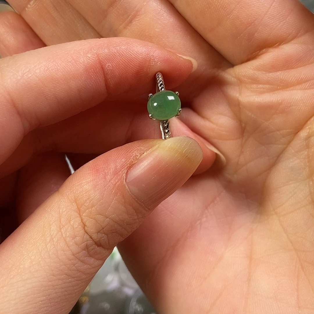 翡翠未镶嵌颈饰女戒