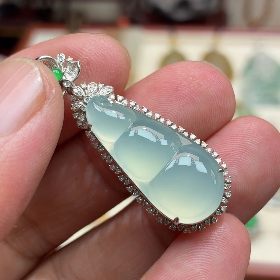 翡翠18K金镶嵌颈饰