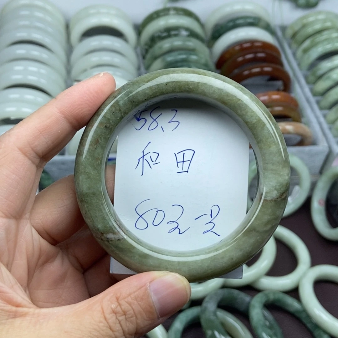 蛇纹石玉未镶嵌手镯