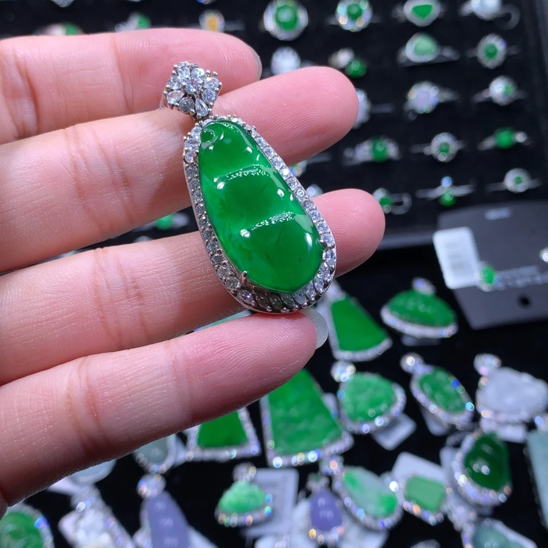 翡翠银S925镶嵌颈饰翡翠