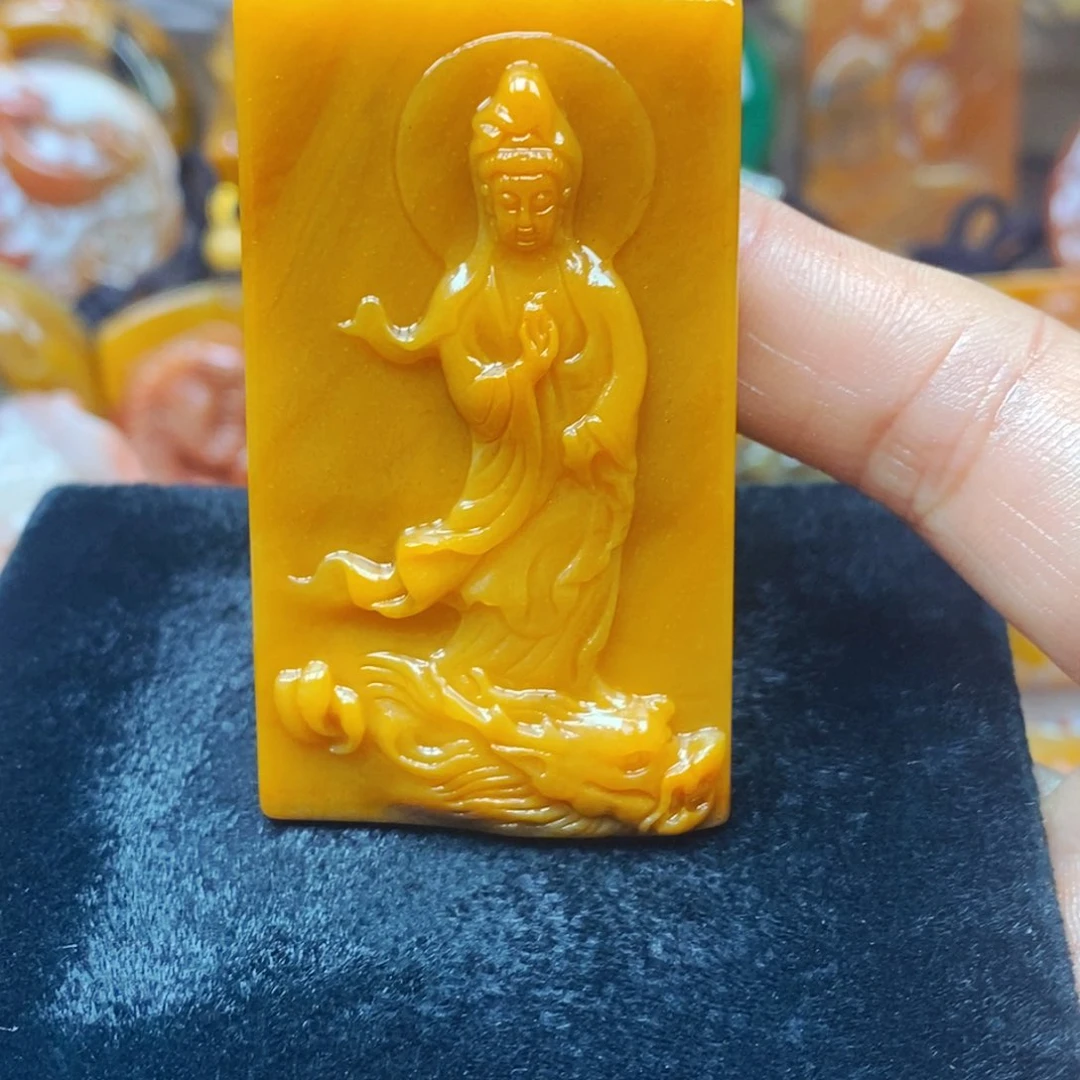 未镶嵌石英质玉（黄龙玉）颈饰