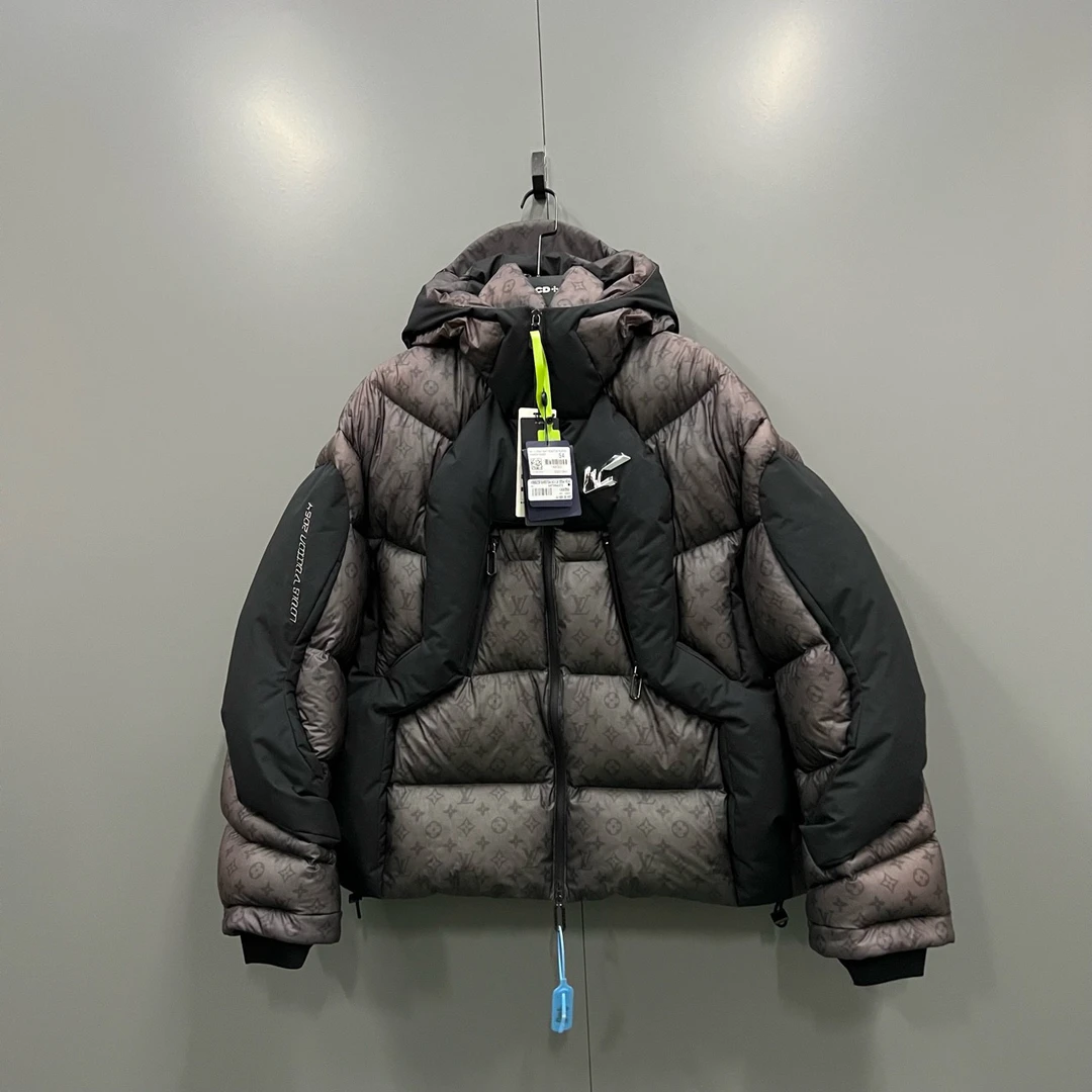 未使用 LouisVuitton/路易威登 yyy 温感连帽羽绒服 54码604098