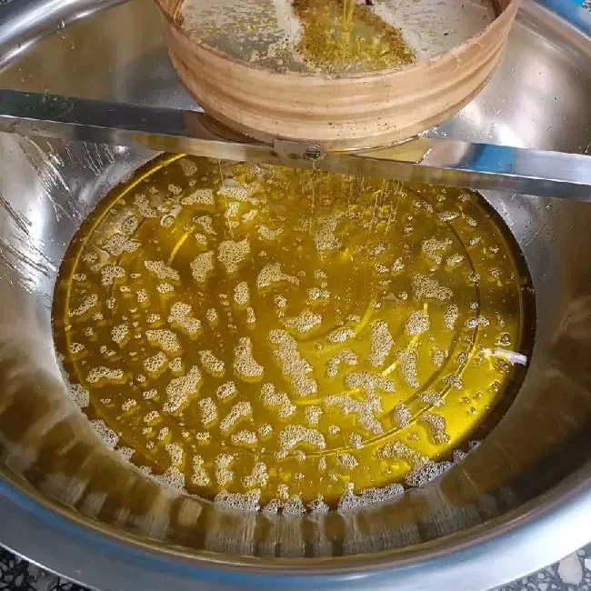 江西鄱阳县侯家岗乡传统压榨——茶油