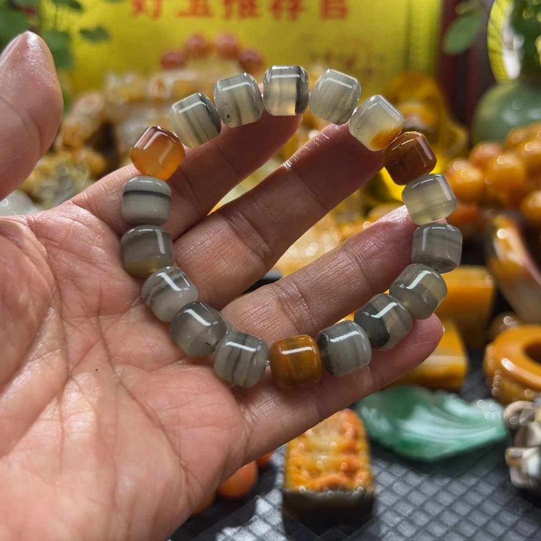 石英质玉未镶嵌颈饰