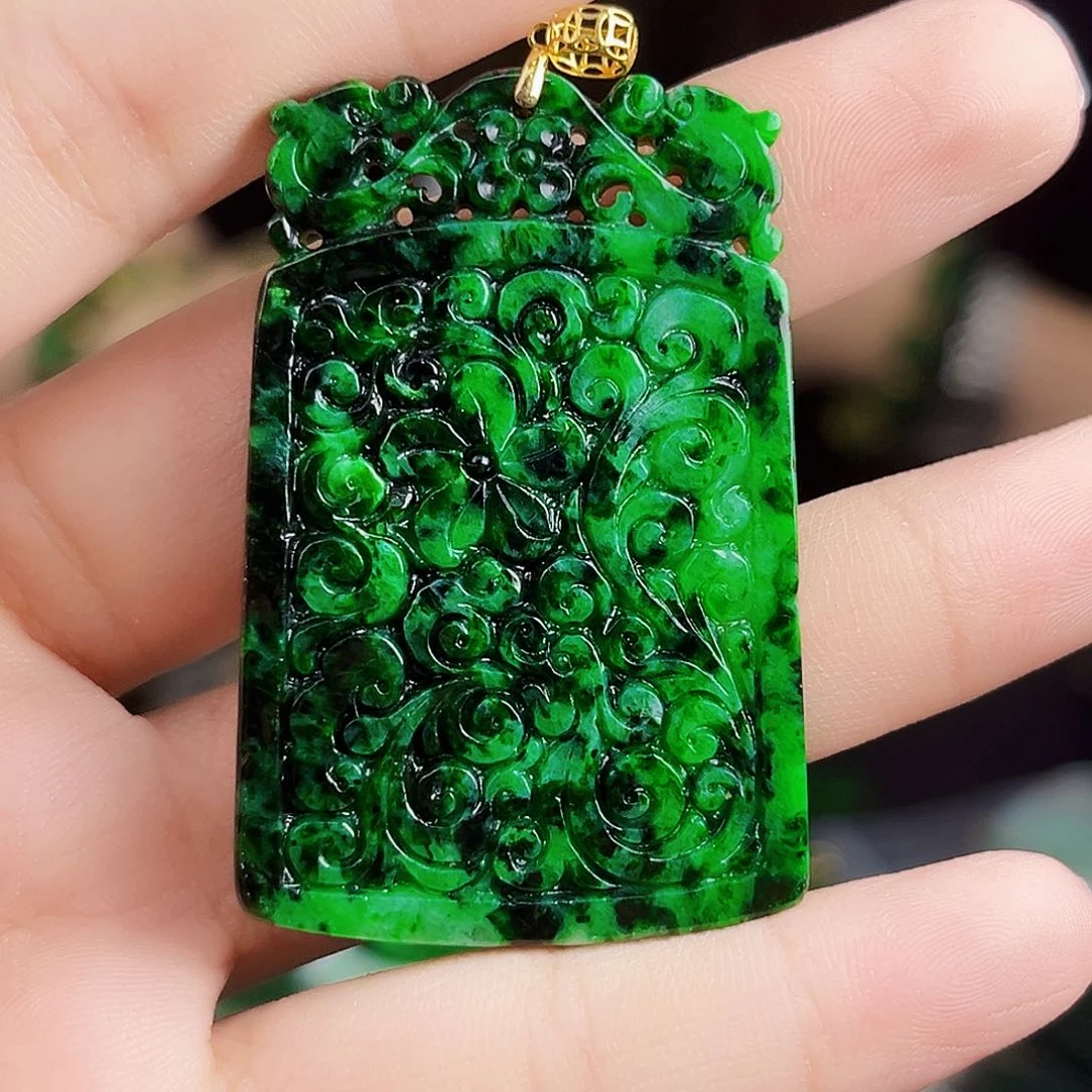 颈饰18K金镶嵌翡翠多样性