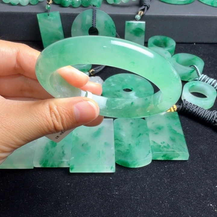 石英质玉未镶嵌手镯