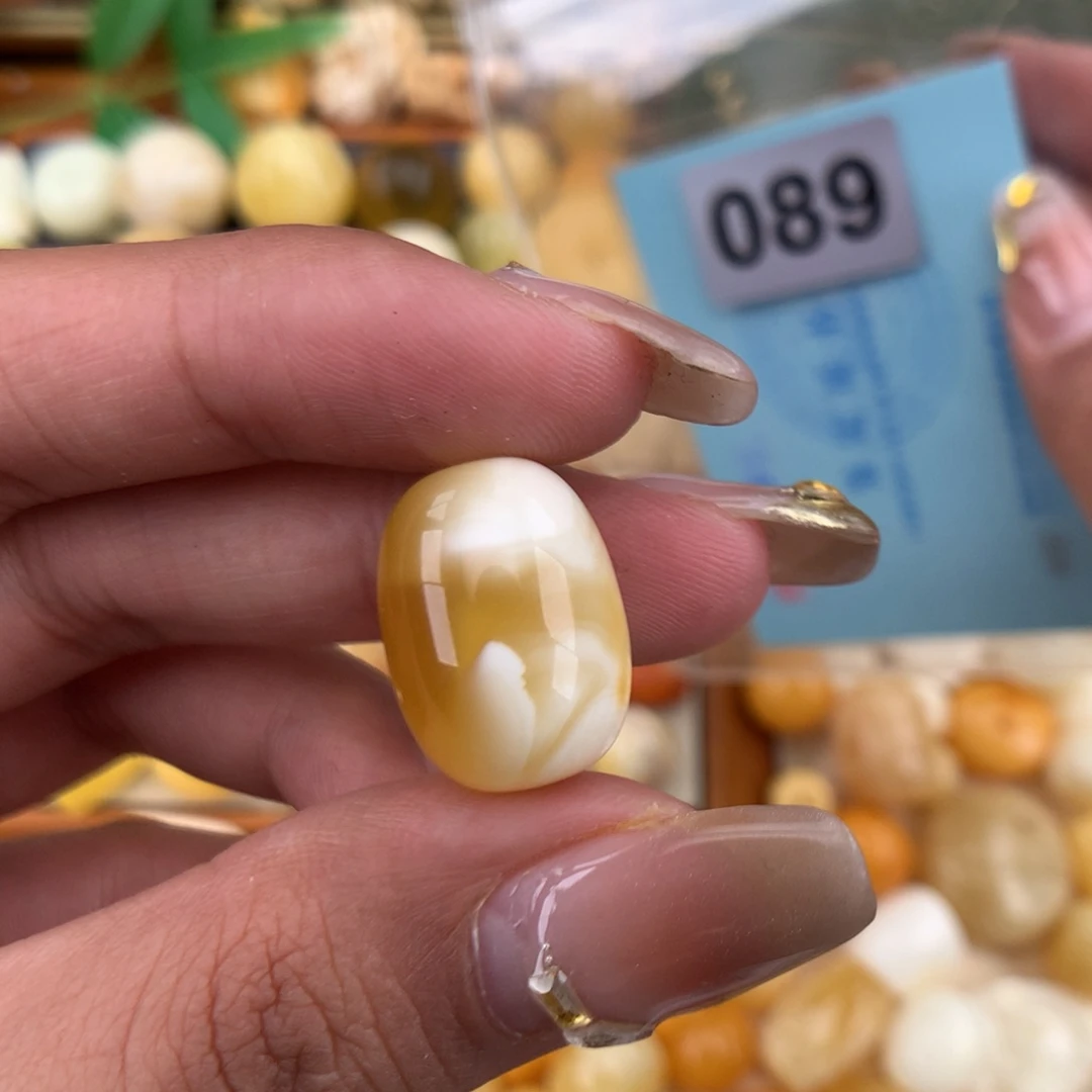 琥珀珠宝奇石未镶嵌13.5×18.5