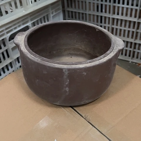 微瑕，不能明火，口径15厘米，高度8，2个无盖紫砂炖盅