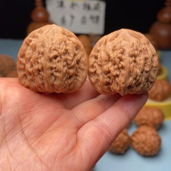 文玩核桃吊坠虎头王 精对 37