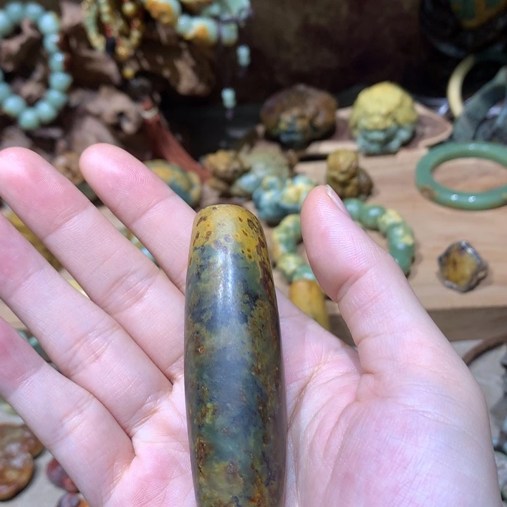 未镶嵌岫岩河磨玉（透闪石质玉）挂件