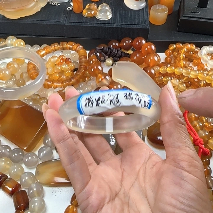 玖***尖玛瑙/玉髓颈饰未镶嵌