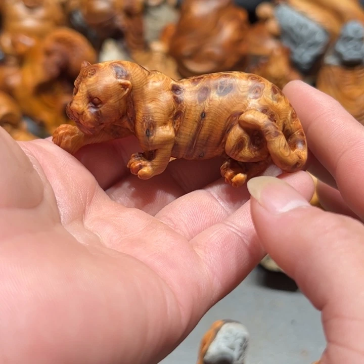 E***n柏木（崖柏）点点关注