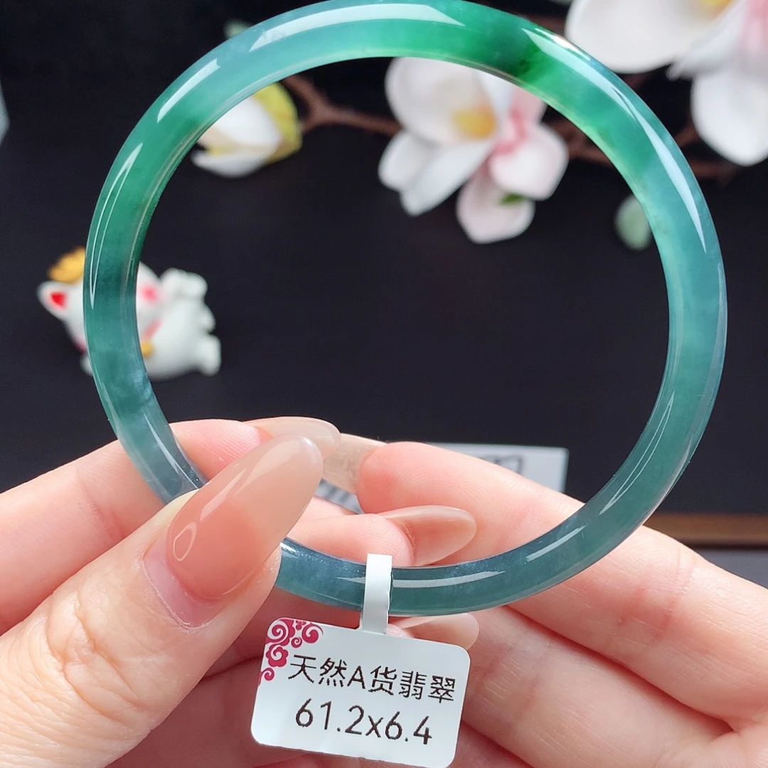 翡翠手镯（圆镯）未镶嵌秋***叶