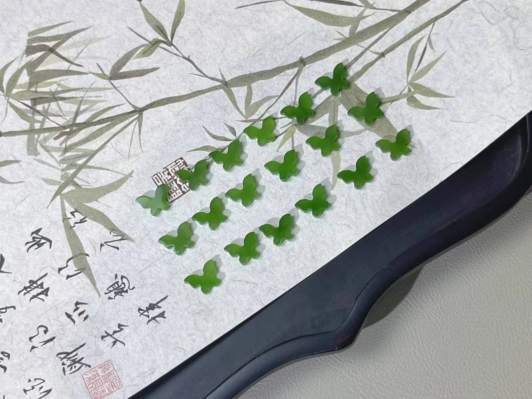 俄罗斯碧玉老料冰阳绿蝴蝶裸石 尺寸：9.7*7（多样性发货，拍一发一）