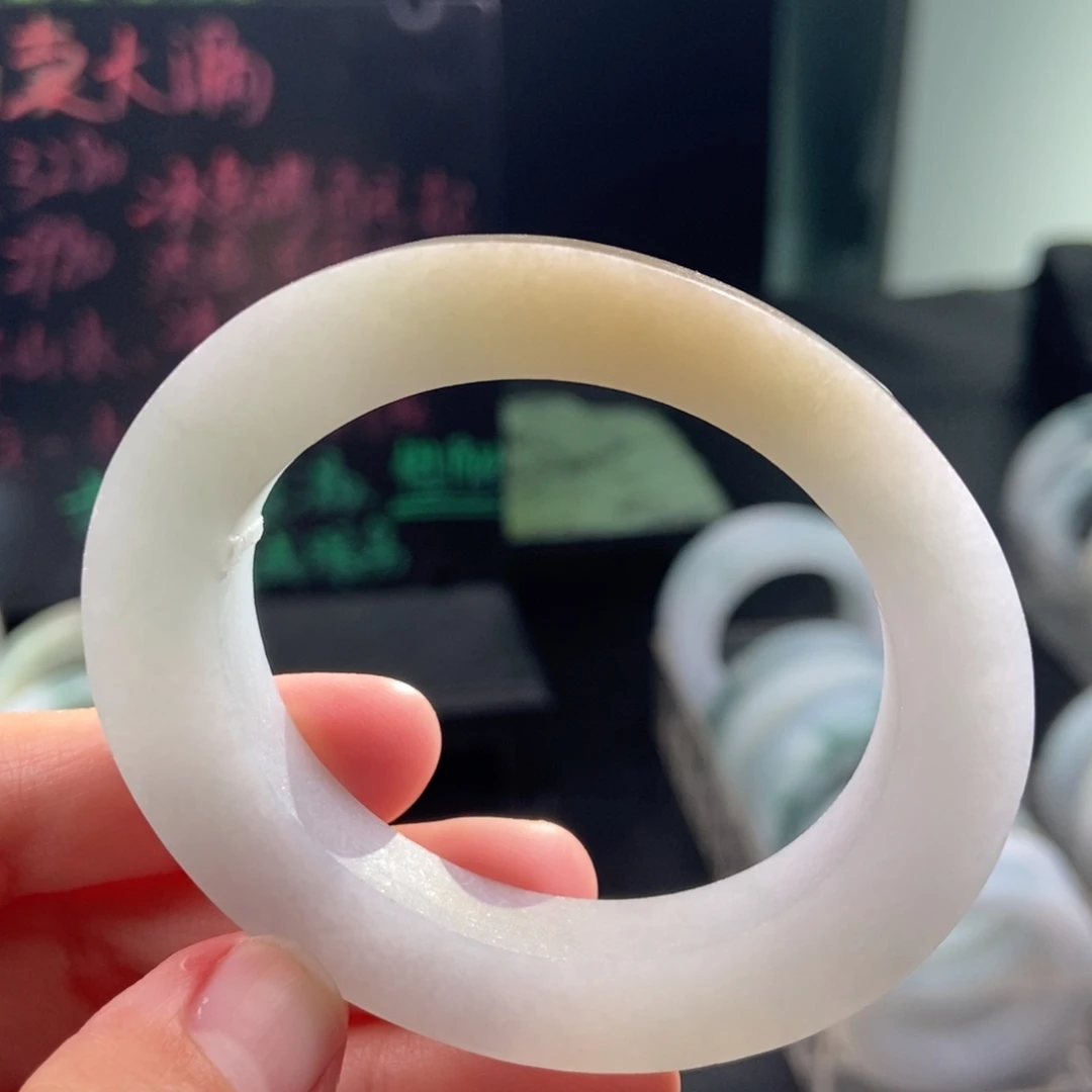定制翡翠未镶嵌手镯