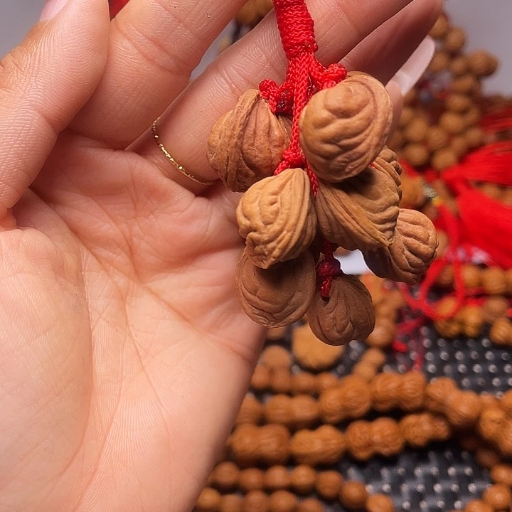 木质类龙纹桃枭挂件