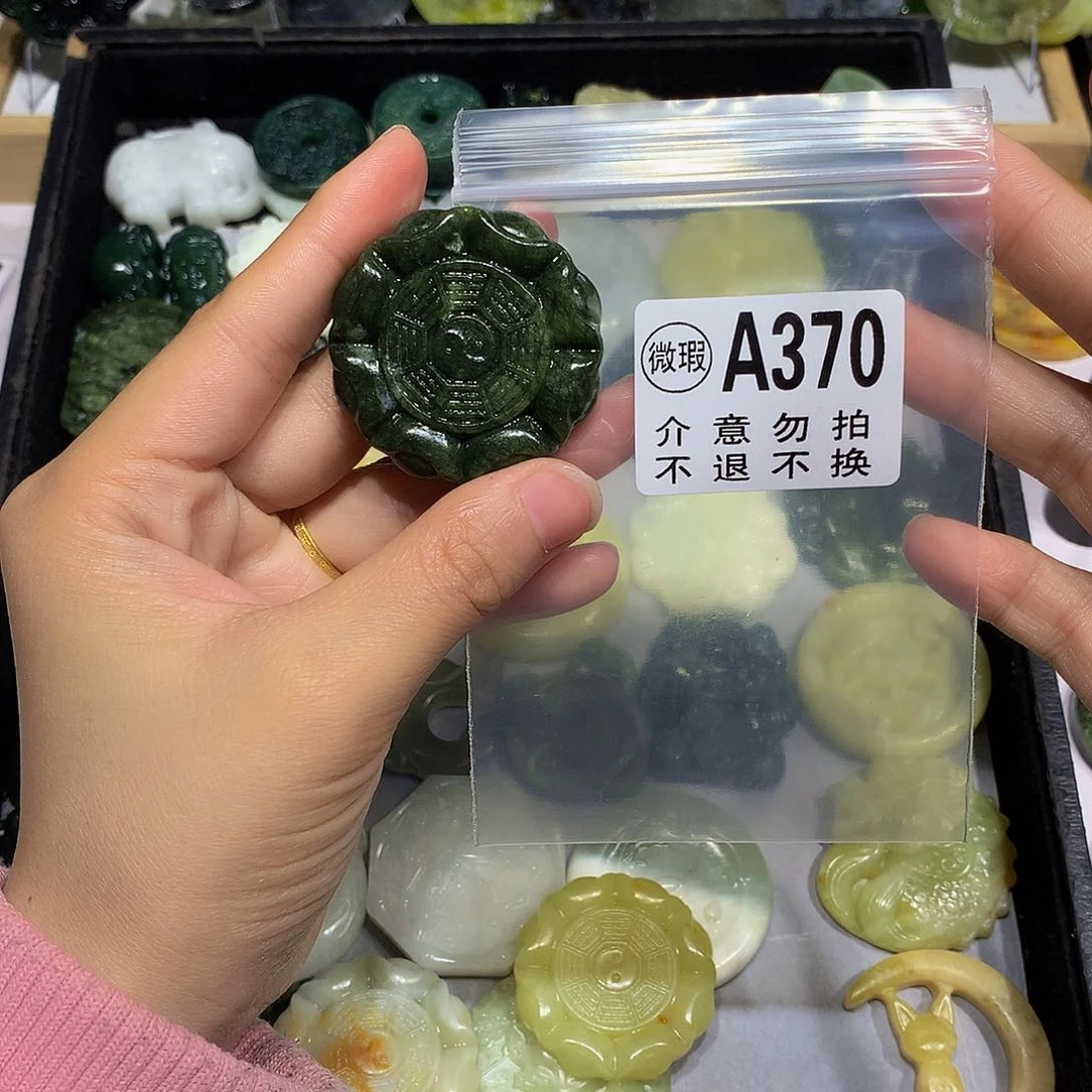 蛇纹石玉未镶嵌颈饰雅*