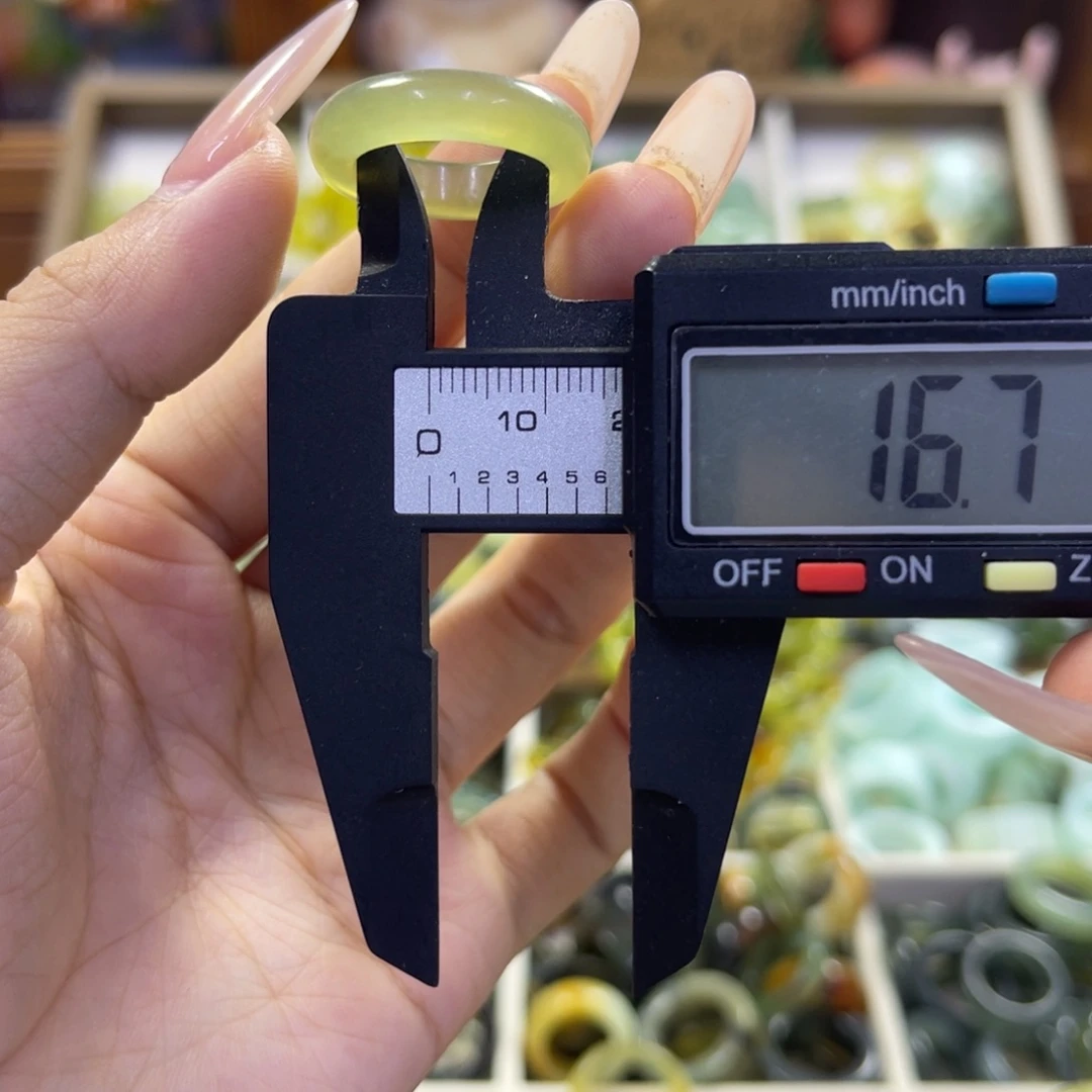 蛇纹石玉未镶嵌手镯92