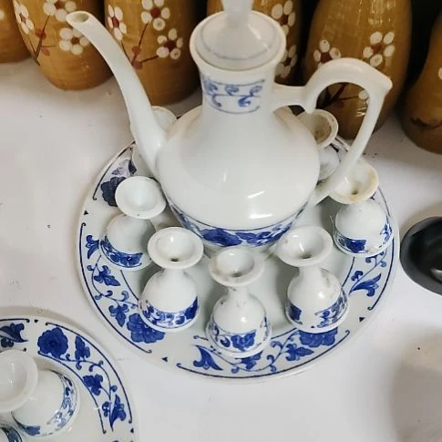 瓷片瓷片，各种摆件，沙锅！