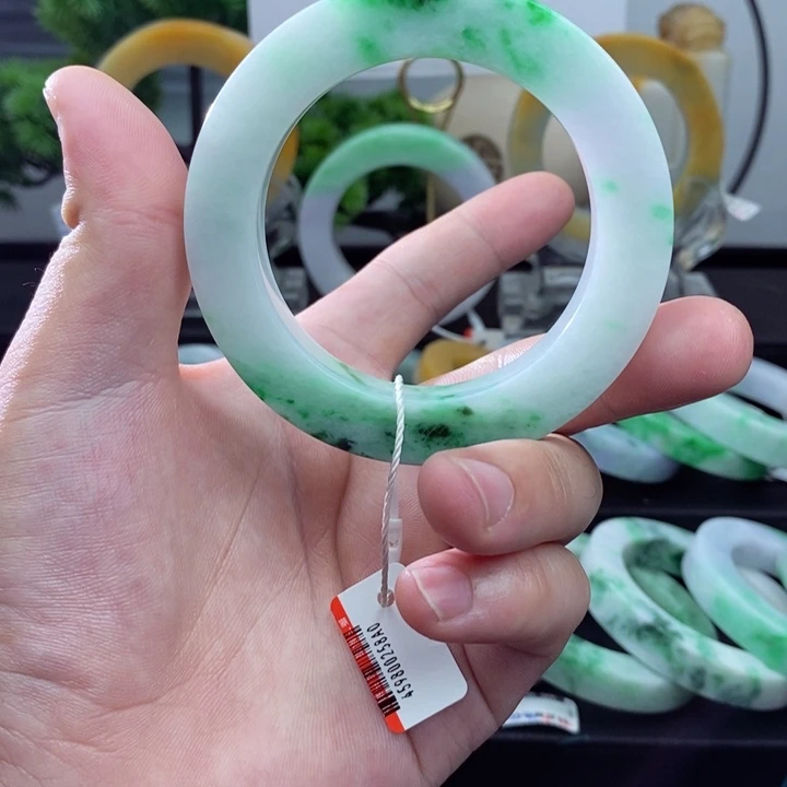 未镶嵌天然翡翠手镯定制翡翠