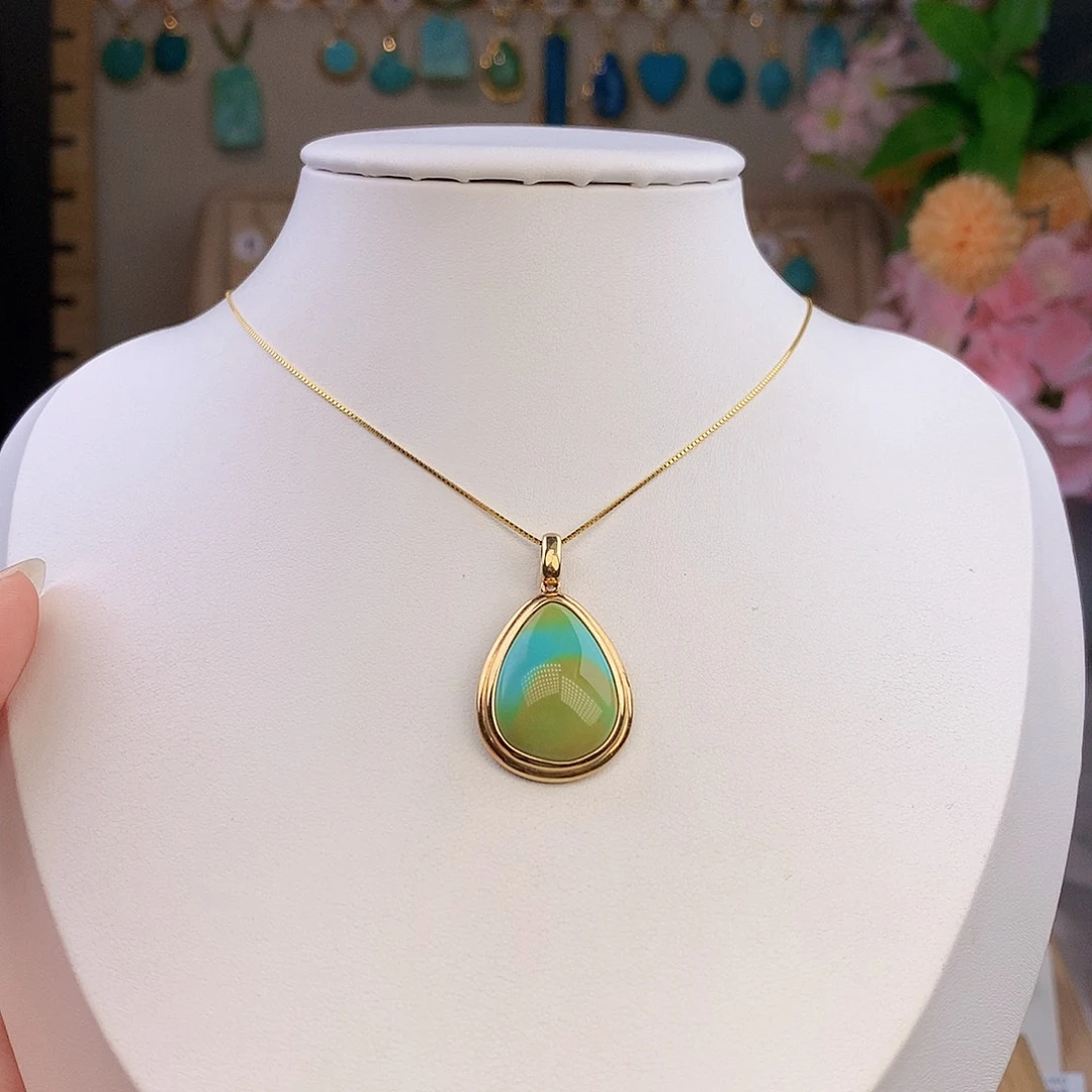 绿松石18K金镶嵌颈饰