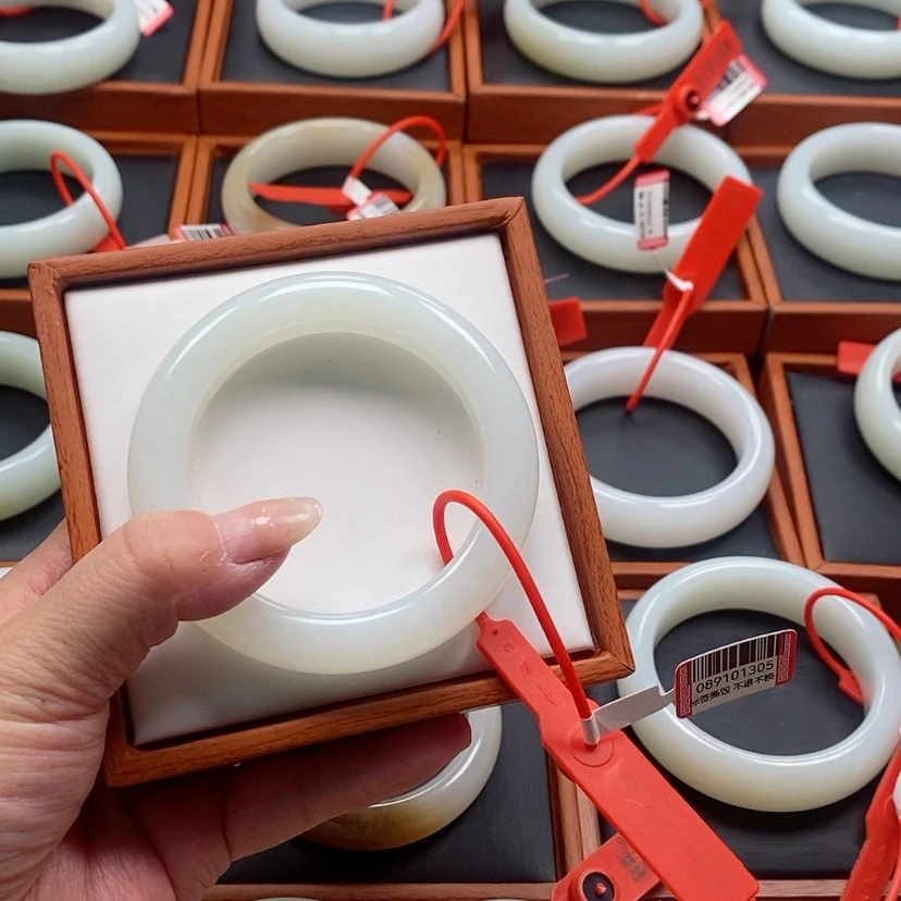 【闪购商品】未镶嵌手镯和田玉