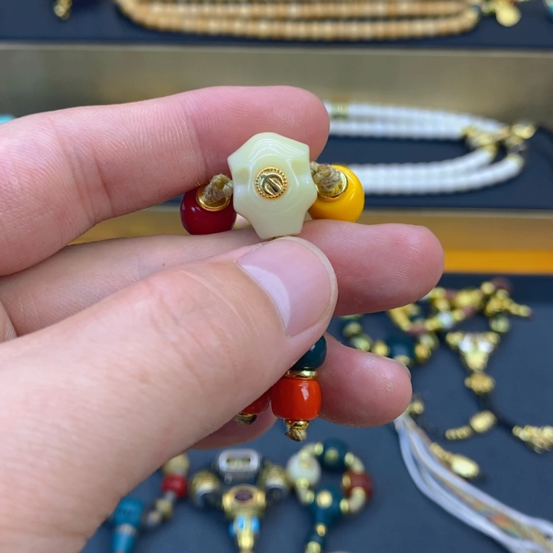 铜铁合金类红绿灯乱三通一个，扩口