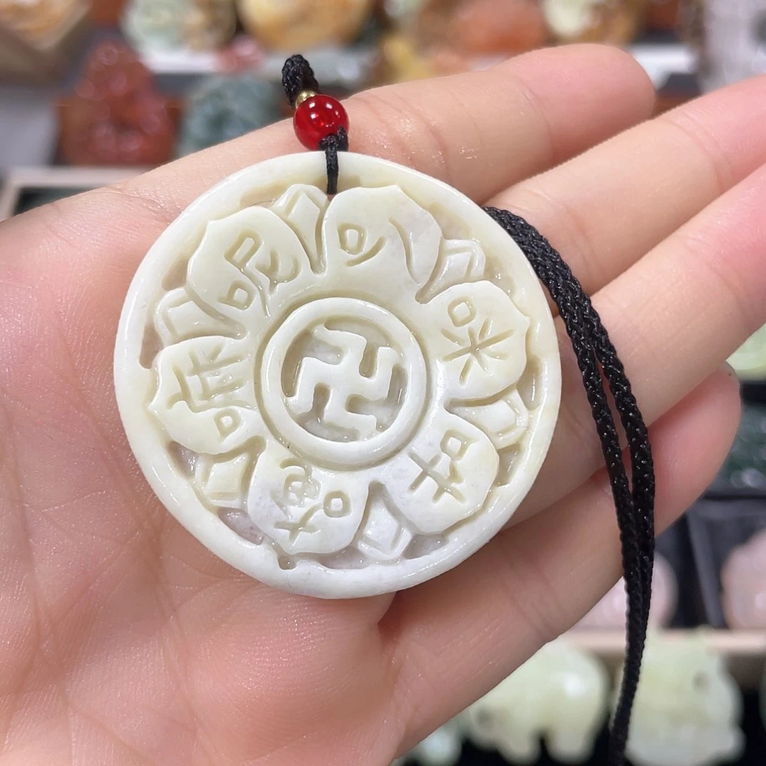 蛇纹石玉颈饰未镶嵌