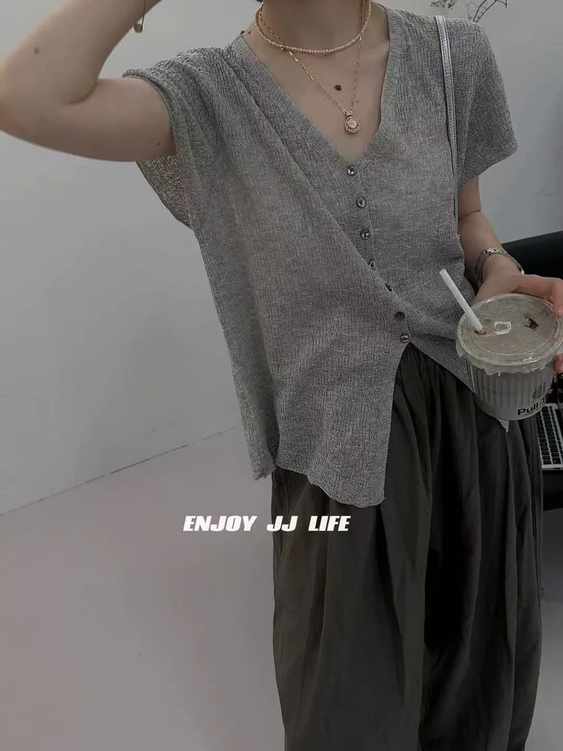 QIANRH-1218夏季新款V领温柔风排扣针织短袖