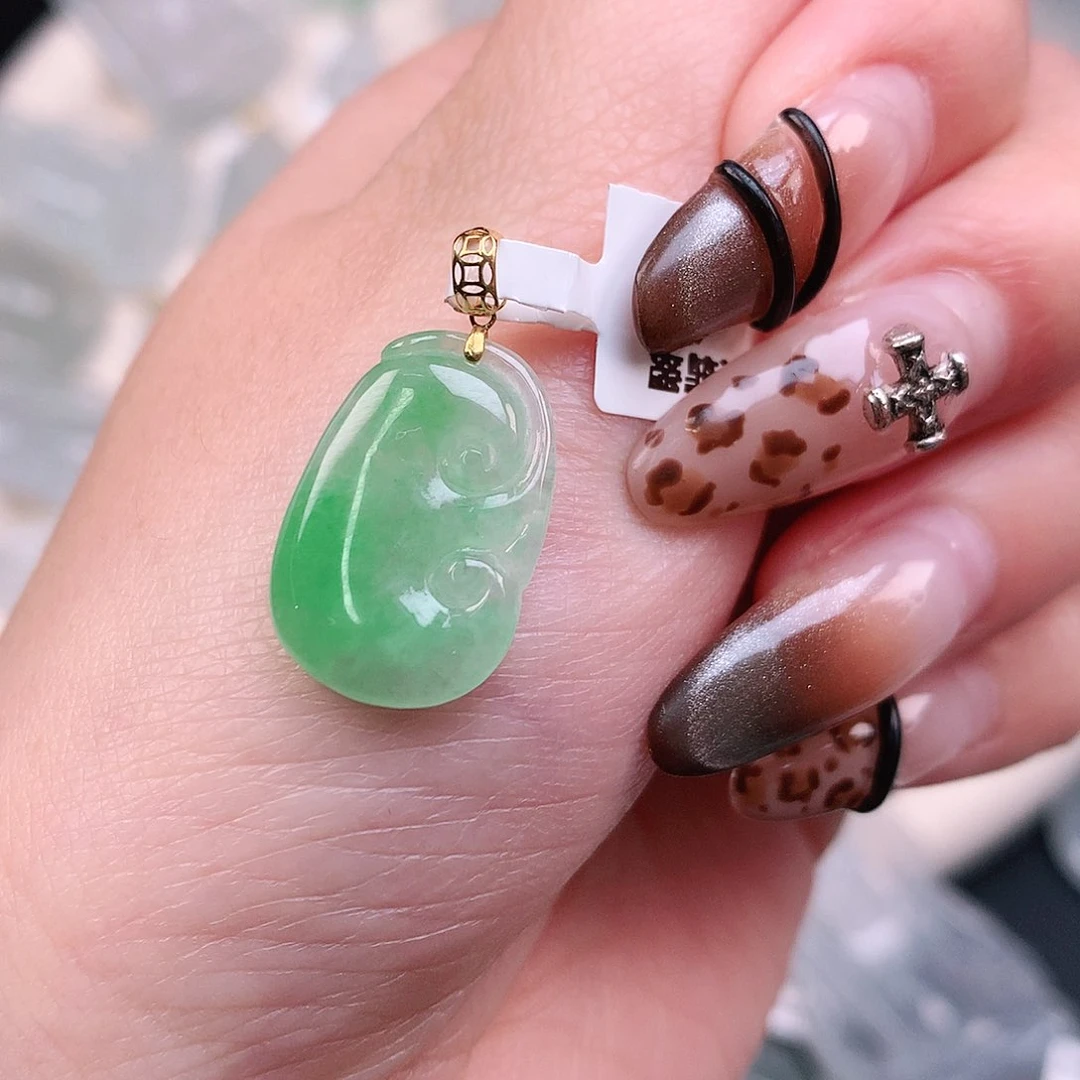 翡翠颈饰18K金镶嵌绿如意24.5、19、13，3