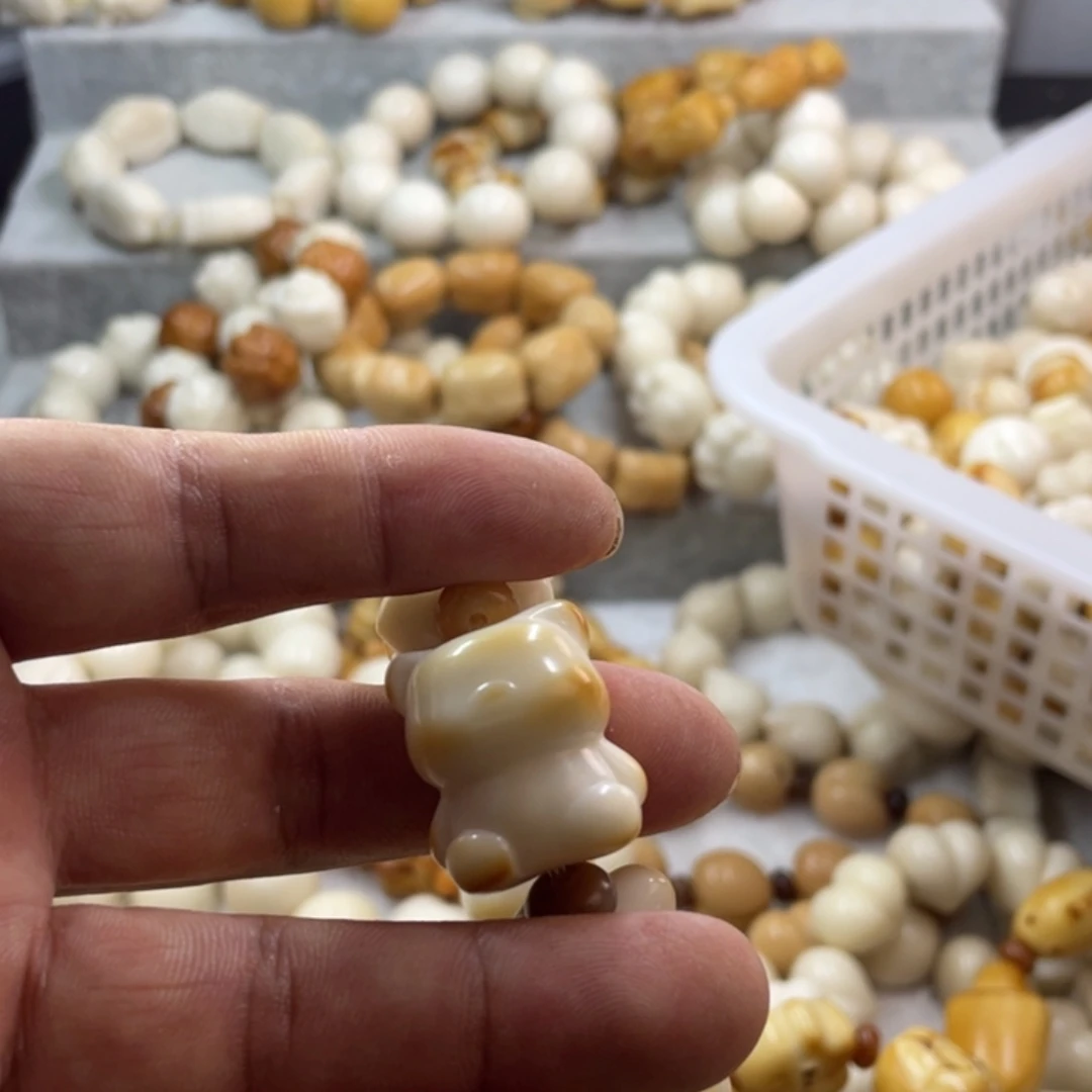 酒***芙吊坠菩提根/象牙果吊坠代熊一个环