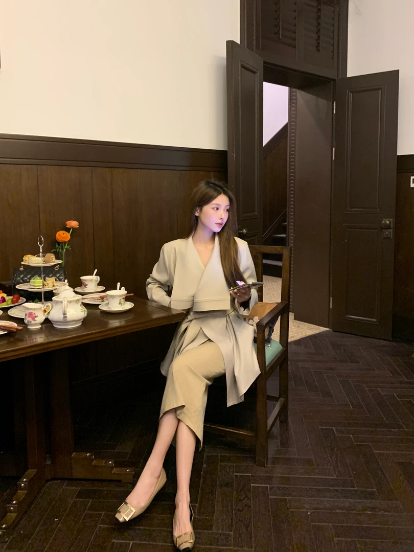 Breezy Z 堆领设计感风衣外套高级感V领时尚休闲外套BZ4FSW10