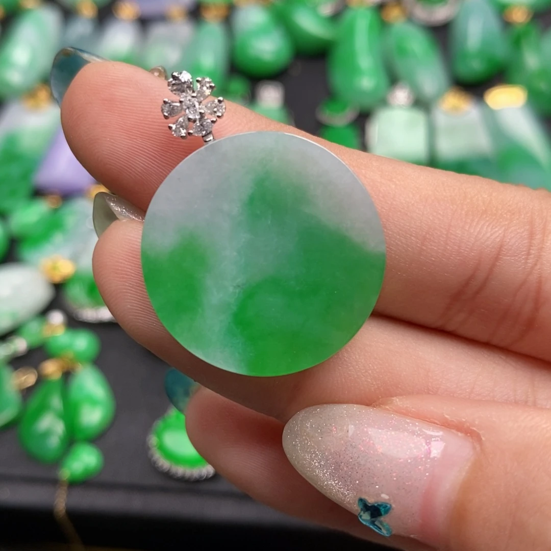 颈饰18K金镶嵌翡翠翡翠