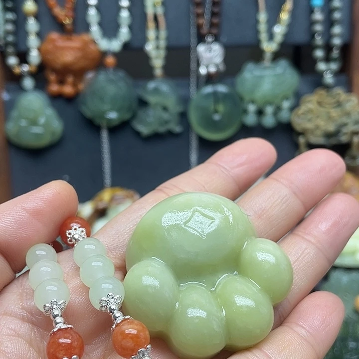 未镶嵌蛇纹石玉颈饰
