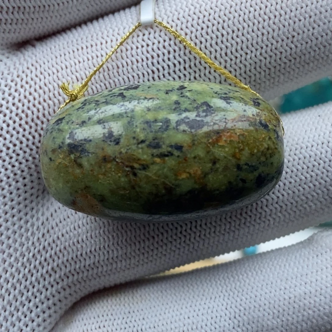 绿松石未镶嵌颈饰