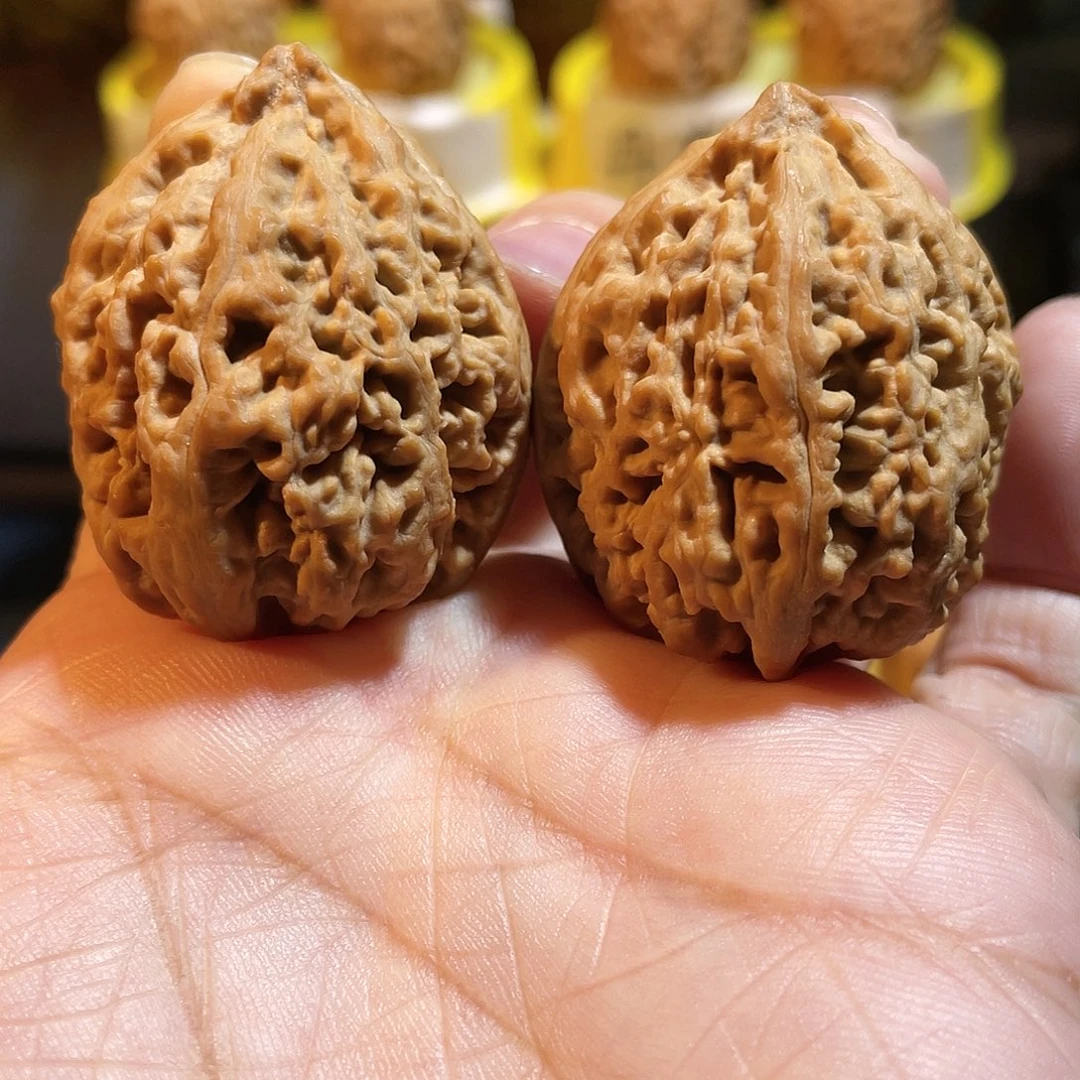 文玩核桃吊坠名款 蚂蚁王