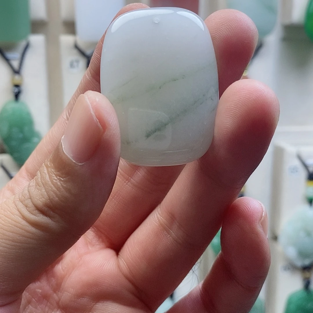 颈饰未镶嵌石英质玉