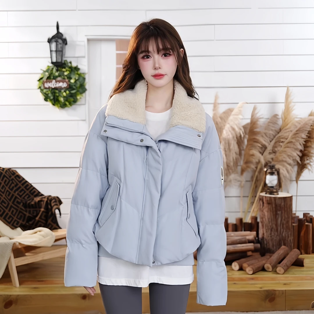 雪中飞羊羔毛拼接休闲立领羽绒服女2025冬新款短款外套