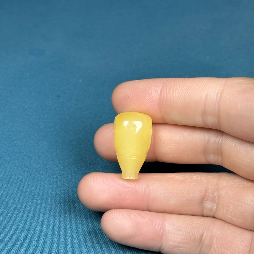 Z2020天然原矿蜜蜡 鸡油黄三通13x24mm克抖音基地质检发货